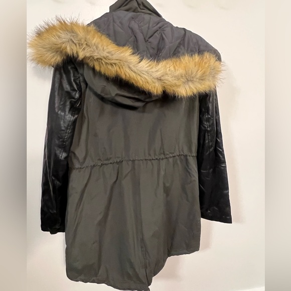 Titika NWOT Owl vegan parka with faux leather and faux fur US L - Picture 5 of 10